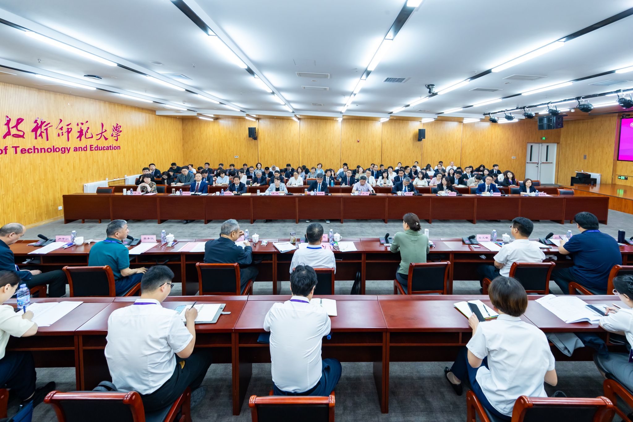校韦德官方网官方网站书记