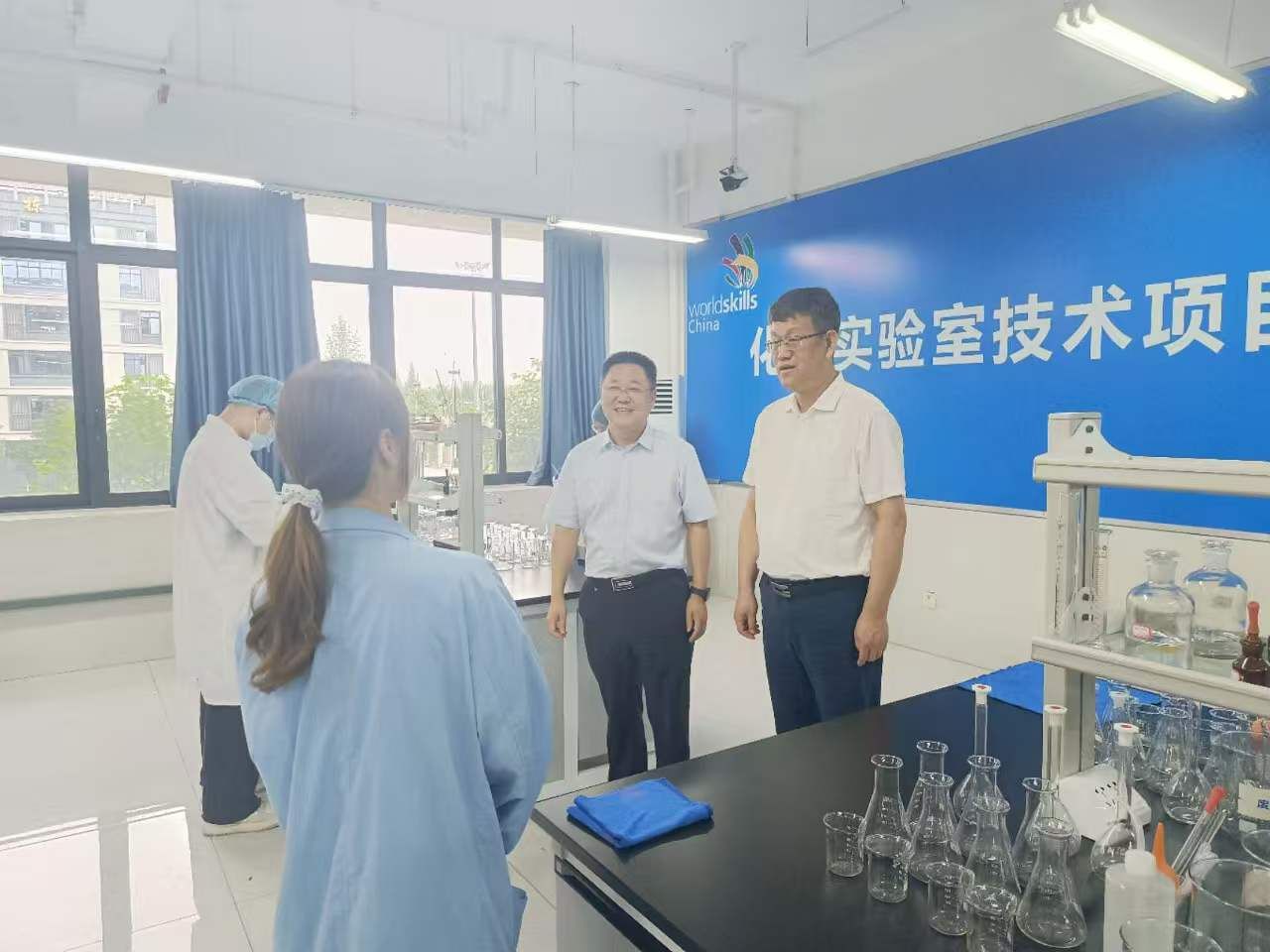 校长郑清春